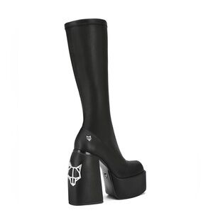 Adjustable high-heeled black boots, blending style and comfort for size 7